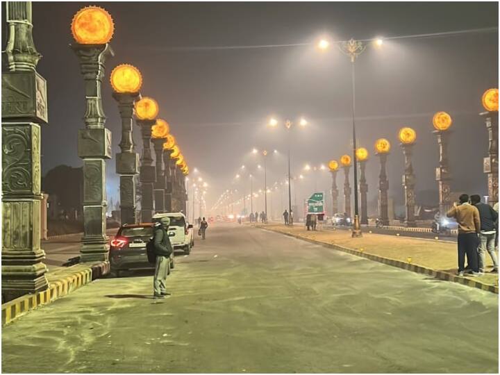 सुंदर प्रवेश द्वार, रोड पर चमचमाते सूर्य स्तंभ, म्यूरल पेंटिंग, साफ सुथरी और चौड़ी सड़कें, स्वच्छ और निर्मल सरयू, सुंदर तट, राम की पैड़ी की अलौकिक आभा, एक ही पैटर्न पर बनाई गई दुकानें नई अयोध्या के दर्शन कराएगी.