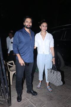 Rakul Preet Singh And Beau Jackky Bhagnani Step Out For Dinner - See Pics