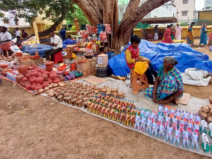மண்னால் செய்த விளையாட்டு பொருட்கள்