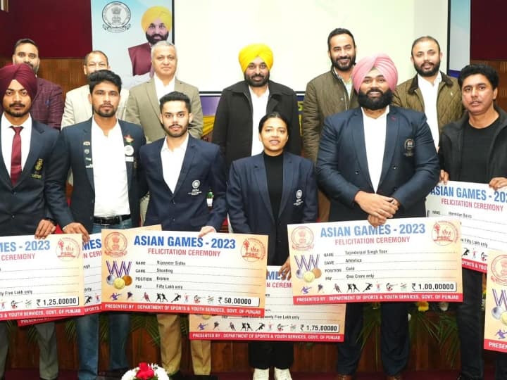 CM Bhagwant Mann gave cash prizes to 168 sportsmen who win in Asian and National Games Punjab: पंजाब के CM मान ने 168 खिलाड़ियों को दिए नगद पुरस्कार, इन खेलों की तैयारी के लिए भी मिलेंगे पैसे