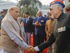 Rajnath Singh In Lucknow: केंद्रीय रक्षा मंत्री राजनाथ सिंह ने हनुमान सेतु मंदिर सफाई कर दिया स्वच्छता का संदेश, देखें तस्वीरें