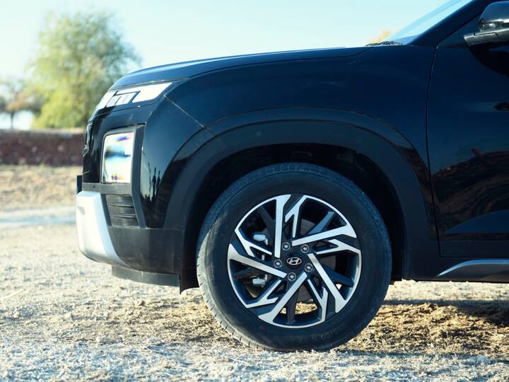 The new Hyundai Creta also comes with a new alloy wheel design at the side with the size being 18 inch alloys for the top-end model. Image Source: Somnath Chatterjee
