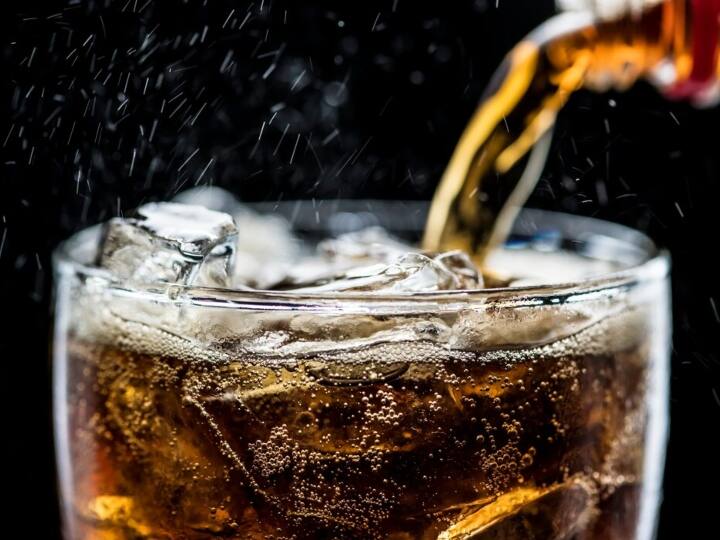 इंटरनेट पर मिली जानकारी के मुताबिक कोल्ड ड्रिंक के व्यवसाय में 10 से लेकर 30 प्रतिशत तक का मुनाफा होता है. यह कई कारकों पर निर्भर करता है.