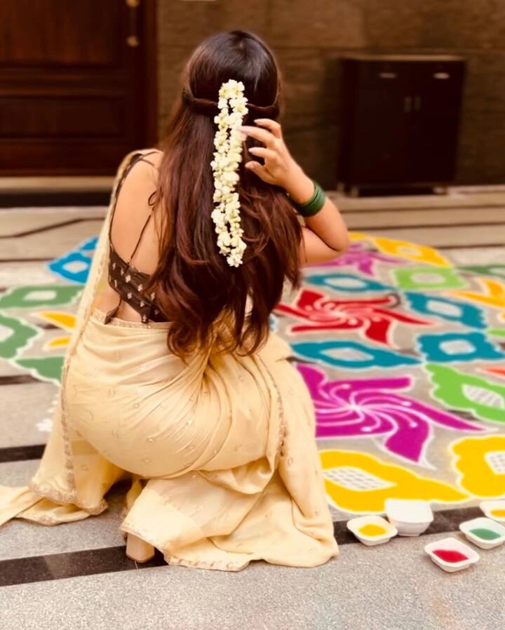 ఆ తర్వాత ఈ బ్యూటీ పలు సినిమాల్లో మెరిసింది. టచ్ చేసి చూడు, అలా వైకుంఠపురం, రంగ్ దే, టక్ జగదీష్, వరుడు కావలెను సినిమాల్లో క్యారెక్టర్ రోల్స్ లో నటించింది.
