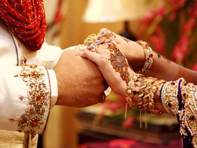 Vivah Muhurta 2024 marathi news From today wedding will start across country shubh muhurta date for marriage between January April. Vivah Muhurta 2024: आजपासून 'शुभमंगल सावधान' सुरू होणार! जानेवारी-एप्रिल दरम्यान लग्नाची शुभ तारीख, शुभ मुहूर्त.