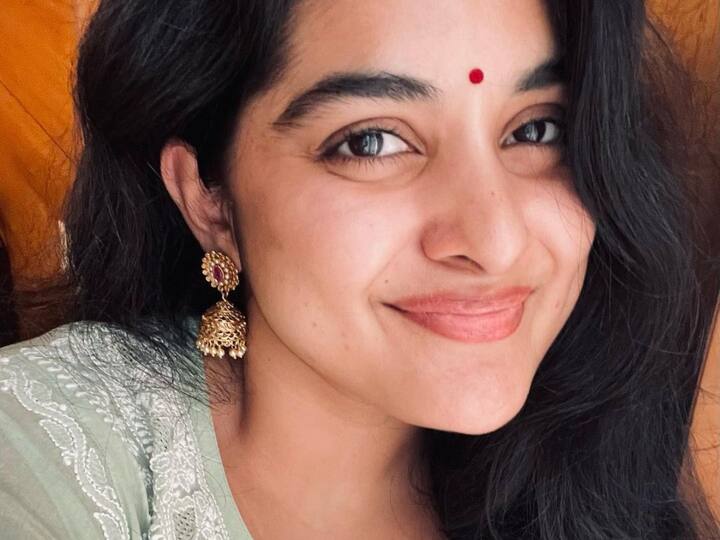 Nivetha Thomas Photos : అసలు మీడియాకు దూరమైపోయిన నివేదా థామస్.. తెలుగు ప్రేక్షకులకు తన లేటెస్ట్ ఫోటోలతో సంక్రాంతి శుభాకాంక్షలు తెలిపింది.