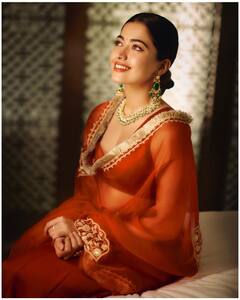 Rashmika Mandanna : ఆరెంజ్​ డ్రెస్​లో క్యూట్​గా ఉన్న రష్మిక.. పండుగరోజూ పని చేస్తున్నానంటూ నిట్టూర్పు