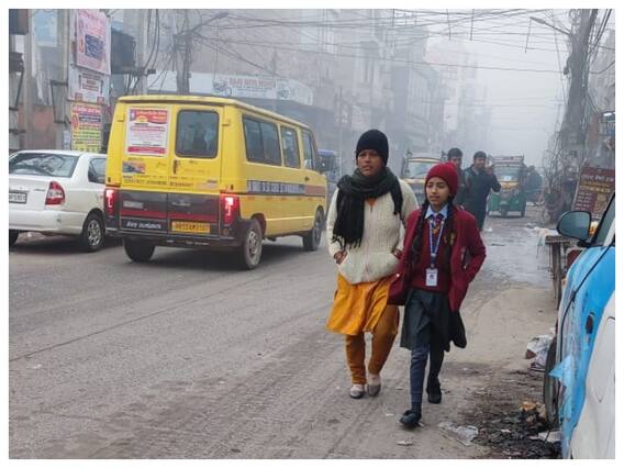 Gurugram School Reopen: विंटर वेकेशन के बाद चौथी से 12वीं तक के स्कूल हुए शुरू, जानें- टाइमिंग Gurugram School Reopen: विंटर वेकेशन के बाद चौथी से 12वीं तक के स्कूल हुए शुरू, जानें- टाइमिंग