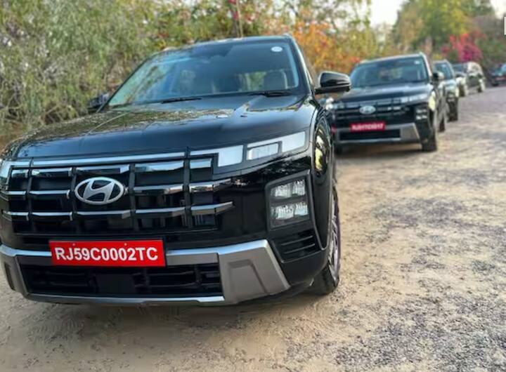 ਇੰਜਣ ਦੀ ਗੱਲ ਕਰੀਏ ਤਾਂ ਨਵੀਂ ਕ੍ਰੇਟਾ ਵਿੱਚ 115 bhp 1.5 L ਨੈਚੁਰਲੀ ਐਸਪੀਰੇਟਿਡ ਪੈਟਰੋਲ ਅਤੇ 115 bhp ਡੀਜ਼ਲ ਇੰਜਣ ਹੈ। ਜਦੋਂ ਕਿ ਦੋਵੇਂ ਪੈਟਰੋਲ ਵਿਕਲਪ ਮੈਨੂਅਲ ਜਾਂ ਆਟੋਮੈਟਿਕ ਵਿਕਲਪ ਦੇ ਨਾਲ CVT ਜਾਂ iVT ਦੇ ਨਾਲ ਆਉਂਦੇ ਹਨ। ਜਦੋਂ ਕਿ ਡੀਜ਼ਲ ਵਿੱਚ, ਟਾਰਕ ਕਨਵਰਟਰ ਆਟੋਮੈਟਿਕ ਉਪਲਬਧ ਹੁੰਦਾ ਹੈ। ਨਵੀਂ ਪਾਵਰਟ੍ਰੇਨ ਇੱਕ 1.5 L ਟਰਬੋ ਪੈਟਰੋਲ ਹੈ ਜੋ 160hp/250Nm ਆਉਟਪੁੱਟ ਪੈਦਾ ਕਰਦੀ ਹੈ ਅਤੇ ਪੈਡਲ ਸ਼ਿਫਟਰਾਂ ਨਾਲ ਸਿਰਫ 7-ਸਪੀਡ DCT ਆਟੋਮੈਟਿਕ ਨਾਲ ਮਿਲਦੀ ਹੈ।