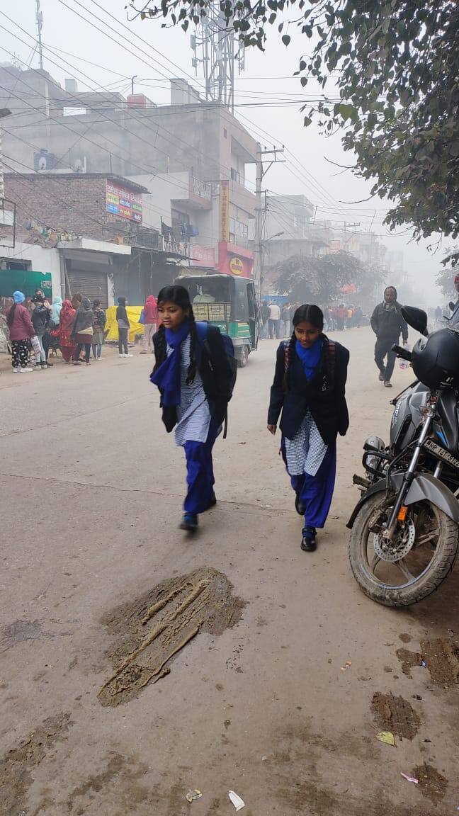 उन्होंने बच्चों की पढ़ाई को देखते हुए चौथी से बारहवीं तक की सभी कक्षाओं के लिए स्कूल खोल दिए हैं. जिसका समय सुबह दस से शाम चार बजे तक का रहेगा.