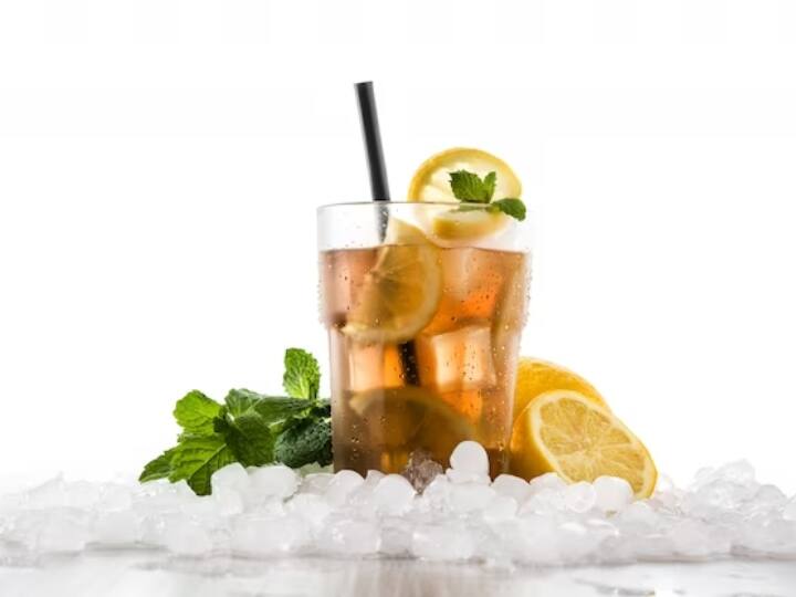 देश में हर साल कोका कोला और पेप्सी जैसी बड़ी सॉफ्ट ड्रिंक कंपनियों के प्रोडक्ट के दाम में लगातार इजाफा हो रहा है. खासकर गर्मी आने के साथ ही हर साल इनके दाम बढ़ जाते हैं. दाम बढ़ने के साथ मार्केट में सॉप्ट ड्रिंक की डिमांड भी खूब बढ़ जाती है.