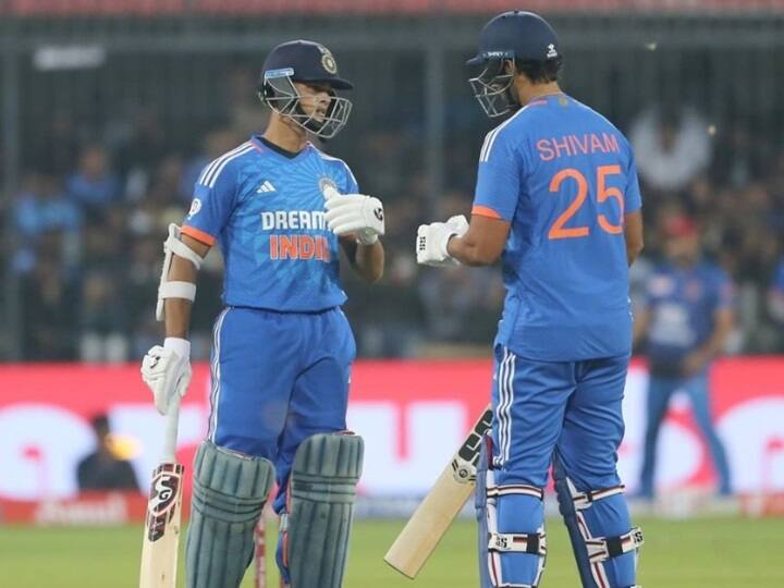 यशस्वी जायसवाल और शिवम दुबे को बीसीसीआई से मिलेगा इनाम, कमाई में करोड़ो का इजाफा होना तय yashasvi jaiswal and shivam dube will get central contract from BCCI after good performance यशस्वी जायसवाल और शिवम दुबे को बीसीसीआई से मिलेगा इनाम, कमाई में करोड़ो का इजाफा होना तय