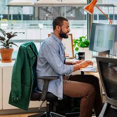 Office sitting Work : दिवसभर बसून काम करावे लागत असेल तर घ्या या खबरदारी