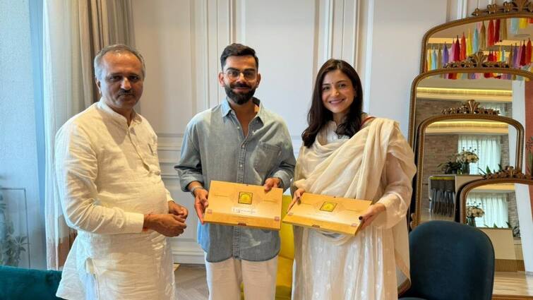 Virat Kohli Anushka Sharma Invited For Ram Mandir Inauguration Ceremony Ayodhya Ram Mandir Inauguration: অযোধ্যায় ‘রামলালা’র মূর্তিতে প্রাণপ্রতিষ্ঠা, আমন্ত্রণপত্র পেলেন বিরুষ্কা