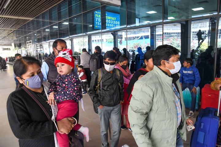 एक बार चेक इन करने के बाद आपको एयरपोर्ट के उसी हिस्से में रहना होता है, जहां से बोर्डिंग प्रोसेस शुरू होता है. आप इससे बाहर नहीं जा सकते हैं.