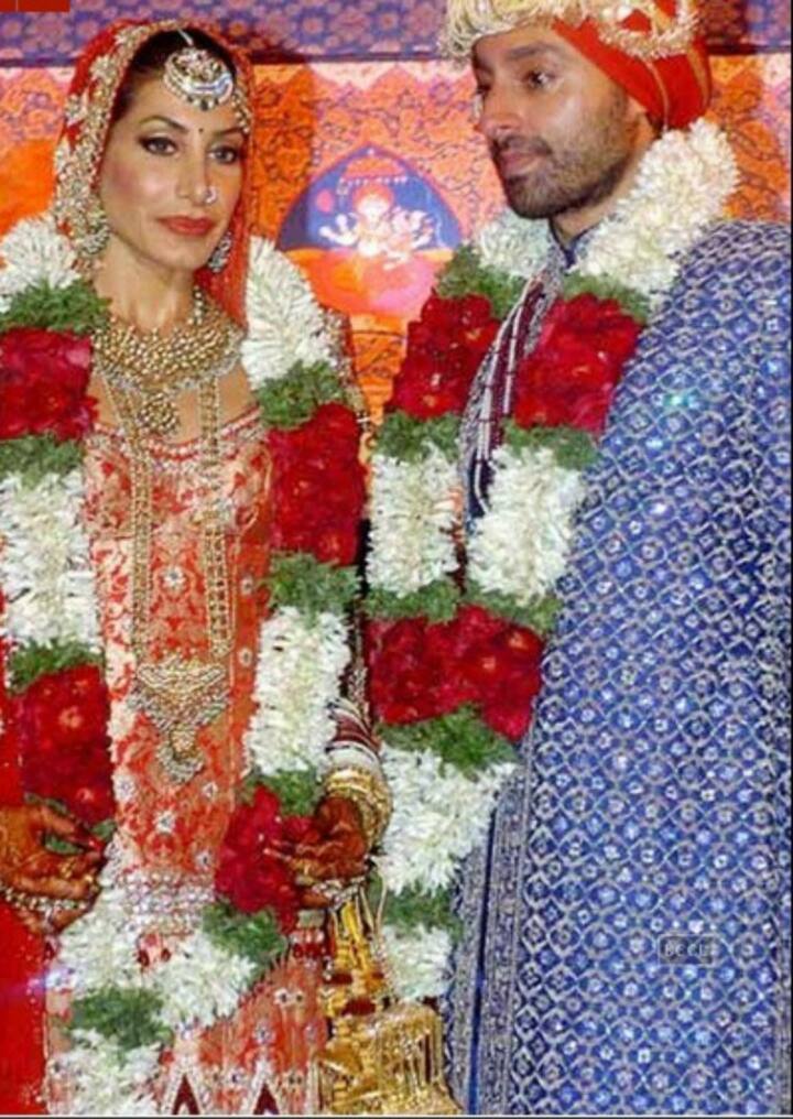 शादी के खर्चे की बात करें तो विक्रम और प्रिया की शादी में 100 करोड़ रुपये खर्च हुए थे. इनकी वेडिंग में दूसरे देशों से मेहमानों को लेने के लिए चार्टर्ड जेट भेजे गए थे.