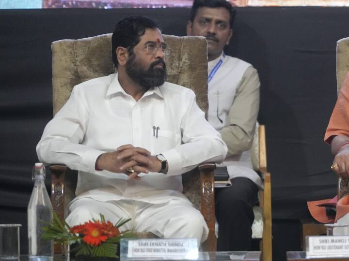 महाराष्ट्र के सीएम एकनाथ शिंदे कई सांसदों और मंत्रियों के साथ दावोस की यात्रा पर गए हैं. यात्रा से पहले सीएम शिंदे ने एक्स पर अपने आलोचकों को जवाब दिया है.