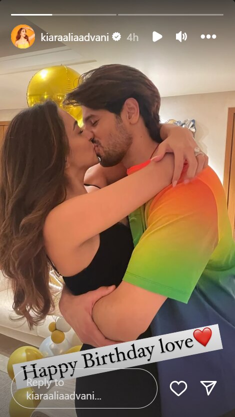 Sidharth Malhotra And Kiara Advani: सिद्धार्थ मल्होत्राच्या वाढदिवसाचं जंगी सेलिब्रेशन; बायकोनं शेअर केला लिपलॉक करतानाचा फोटो