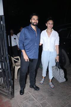 Rakul-Jackie Pics: शादी के खबरों के बीच बांद्रा में स्पॉट हुए रकुल प्रीत सिंह और जैकी भगनानी,बाहों में बाहें डालकर दिए पोज