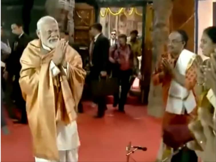 Veerbhadra Temple WATCH: PM Narendra Modi Offers Prayer In Andhra Pradesh Lepakshi Guruvayur Temple WATCH: PM Modi Offers Prayer At Veerbhadra Temple In Andhra Pradesh's Lepakshi