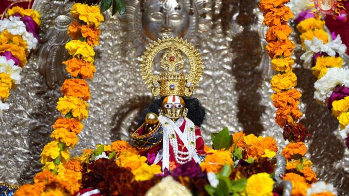 বহু প্রতীক্ষীত রামমন্দিরের উদ্বোধন হতে চলেছে অযোধ্যায়। আগামী ২২ জানুয়ারী নবনির্মিত মন্দিরের উদ্বোধন করবেন প্রধানমন্ত্রী নরেন্দ্র মোদি স্বয়ং। ‘রামলালা’ অর্থাৎ রামচন্দ্রের শিশুকালের মূর্তিতে প্রাণপ্রতিষ্ঠার অনুষ্ঠানও রয়েছে ওই একই দিনে। সেই উপলক্ষে সাজ সাজ রব অযোধ্যায়। ছবি: শ্রী রাম জন্মভূমি তীর্থ ক্ষেত্র।