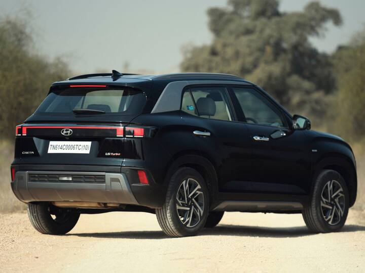 The rear has new Horizon connecting LED tail lamps, a new Spoiler design with an integrated LED stop lamp, a redesigned Tailgate and a bumper with a skid plate. Image Source: Somnath Chatterjee