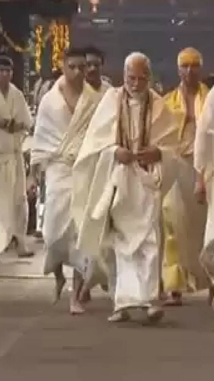 PM Modi ने त्रिशूर जिले में गुरुवयूर मंदिर का दौरा किया | #abpnewsshorts