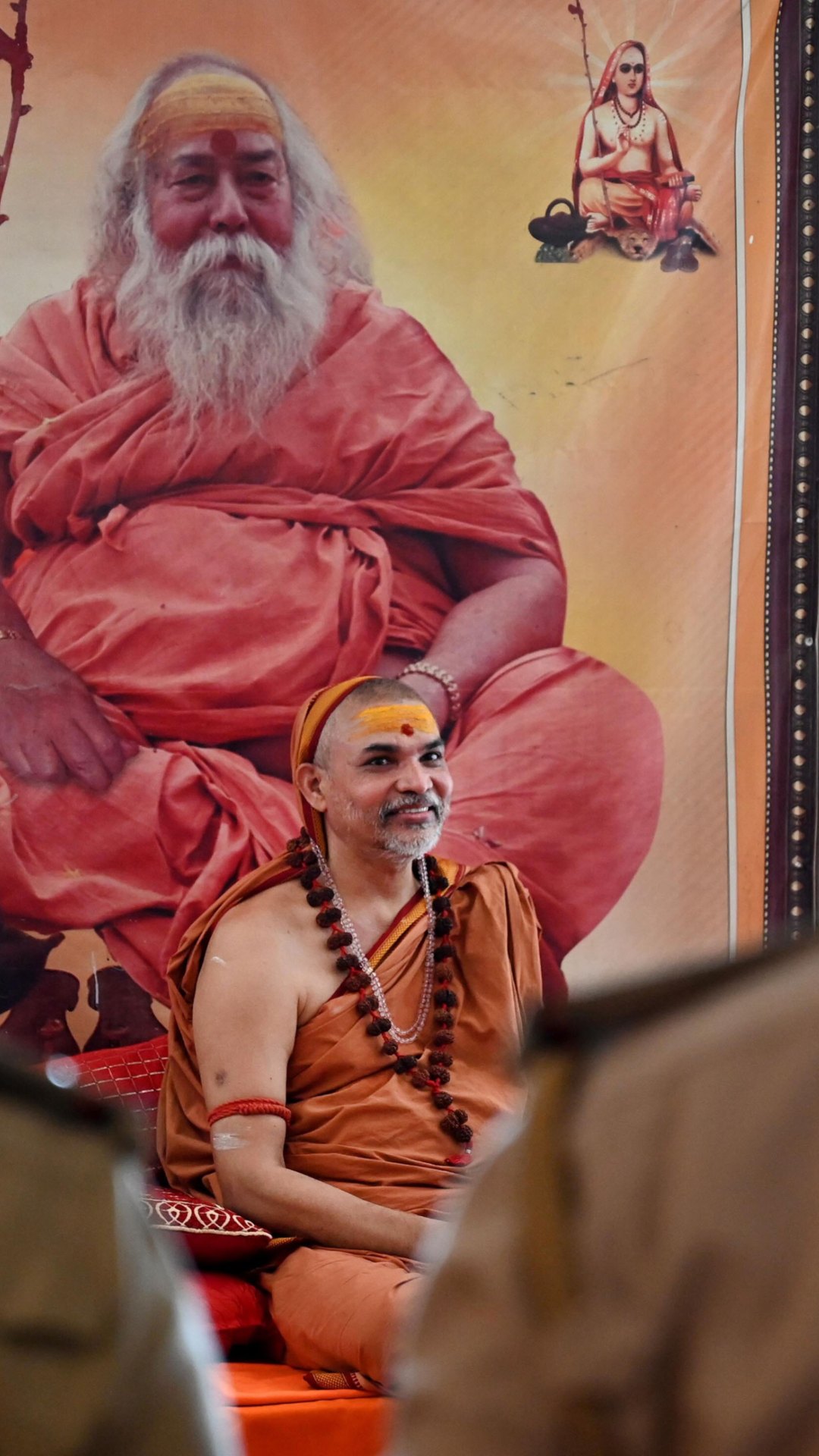 शंकराचार्य स्वामी अविमुक्तेश्वरानंद सरस्वती जी कहना है कि राम मंदिर निर्माण अभी पूरा नहीं हुआ है. ऐसे में वहां रामलला को विराजमान करना शास्त्र के विरूद्ध है
