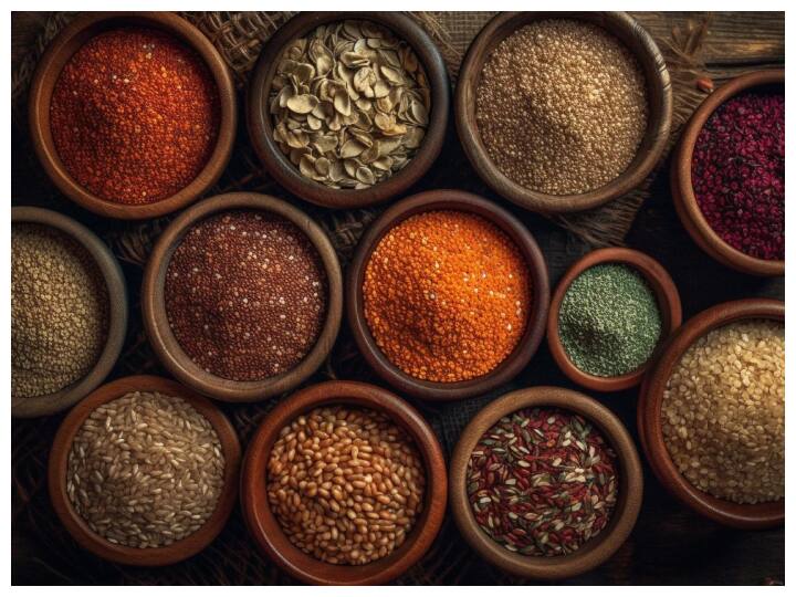 इनमें विटामिन, मिनरल्स, एंटीऑक्सीडेंट्स और फाइबर की भरपूर मात्रा पाई जाती है जो हमारे शरीर को स्वस्थ रखने में मुख्य भूमिका निभाते हैं. इसलिए, सर्दियों में मिलेट्स का सेवन जरूर करें और बीमारियों से दूर रहेंगे.