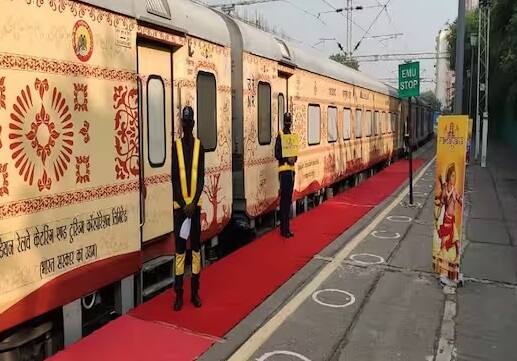 આ પેકેજમાં તમને અયોધ્યા, પ્રયાગરાજ, શૃંગવેરપુર, ચિત્રકૂટ, વારાણસી, ઉજ્જૈન અને નાસિકના ધાર્મિક સ્થળોની મુલાકાત લેવાની તક મળી રહી છે.