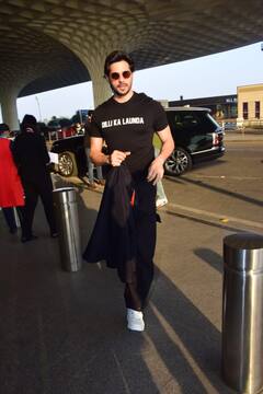 वाइफ कियारा संग रोमांटिक बर्थडे सेलिब्रेशन के बाद एयरपोर्ट पर स्पॉट हुए Sidharth Malhotra, ऑल ब्लैक लुक में एक्टर लगे डैशिंग