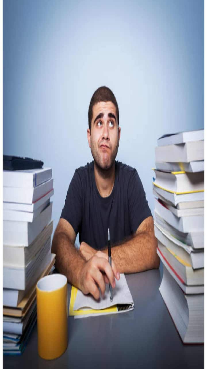 आहारात अशा अनेक गोष्टी आहेत ज्या तुमच्या शरीराला आणि मानसिक आरोग्याला नुकसान पोहोचवतात. Photo credit: Unsplash