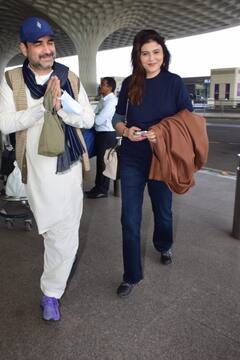 पत्नी मृदुला संग एयरपोर्ट पर स्पॉट हुए पंकज त्रिपाठी, सफेद कुर्ते में सादगी भरे अंदाज में दिखे 'मैं अटल हूं' एक्टर, तस्वीरें वायरल