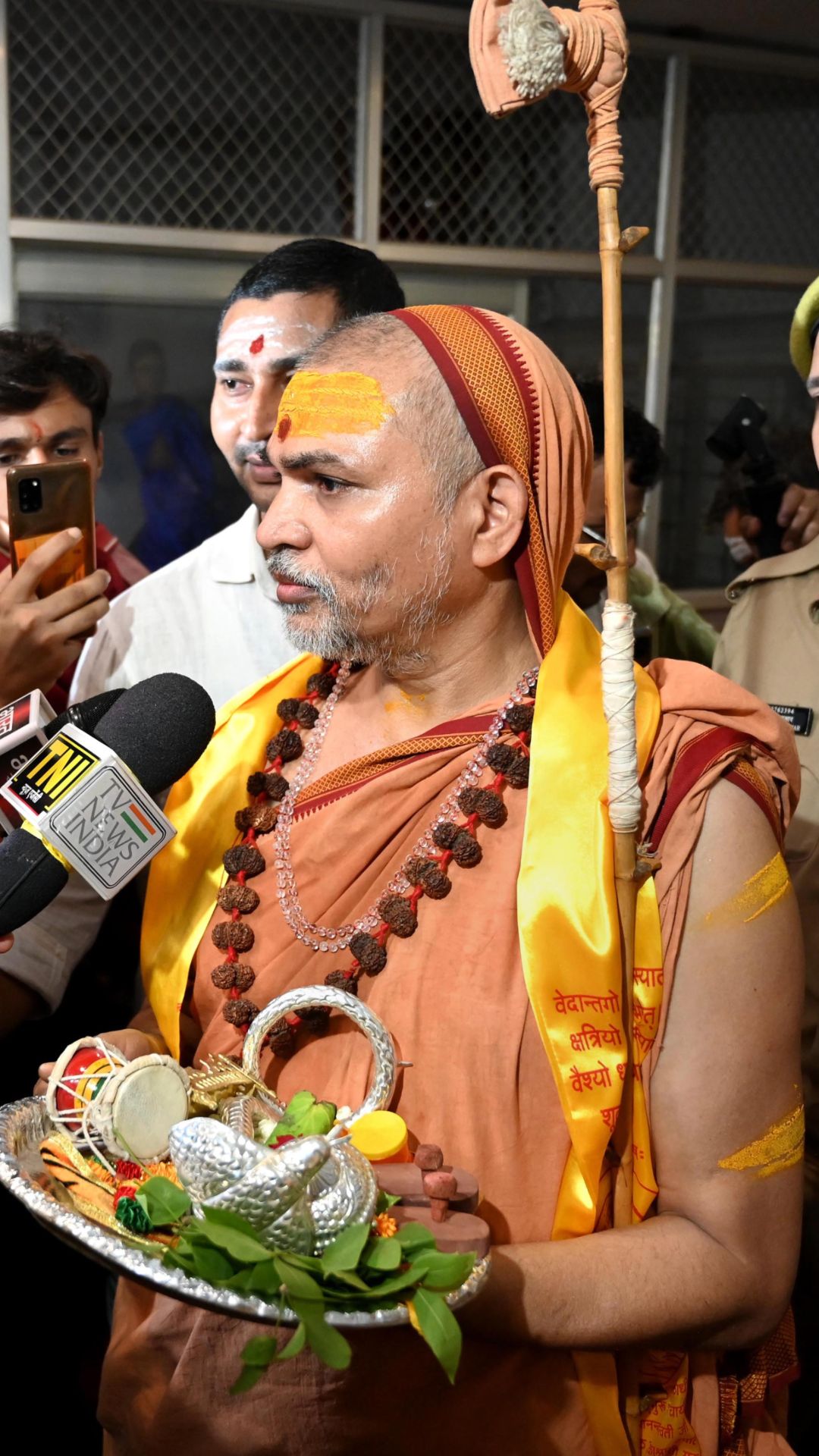 स्वामी अविमुक्तेश्वरानंद सरस्वती उत्तराखंड की ज्योतिषपीठ के शंकराचार्य हैं. साल 2022 में द्वारकापीठ के शंकराचार्य स्वामी स्वरूपानंद सरस्वती के ब्रह्मलीन होने के बाद उन्हें यहां का शंकराचार्य बनाया गया था