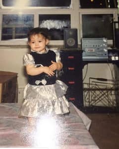 Viral Photo: ਮਾਤਾ ਦੇ ਰੂਪ 'ਚ ਨਜ਼ਰ ਆ ਰਹੀ ਇਹ ਬੱਚੀ ਪ੍ਰਸ਼ੰਸਕਾਂ ਦੇ ਦਿਲਾਂ 'ਤੇ ਕਰਦੀ ਰਾਜ, ਕੀ ਤੁਸੀਂ ਪਛਾਣਿਆ?