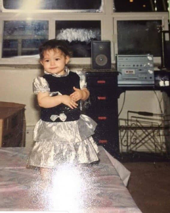 ਨੋਰਾ ਦੀਆਂ ਪੁਰਾਣੀਆਂ ਤਸਵੀਰਾਂ ਸੋਸ਼ਲ ਮੀਡੀਆ 'ਤੇ ਵਾਇਰਲ ਹੋ ਰਹੀਆਂ ਹਨ, ਜਿਸ ਨੂੰ ਦੇਖ ਕੇ ਇਹ ਪਛਾਣਨਾ ਮੁਸ਼ਕਿਲ ਹੋ ਜਾਵੇਗਾ ਕਿ ਉਹ ਨੋਰਾ ਹੈ।