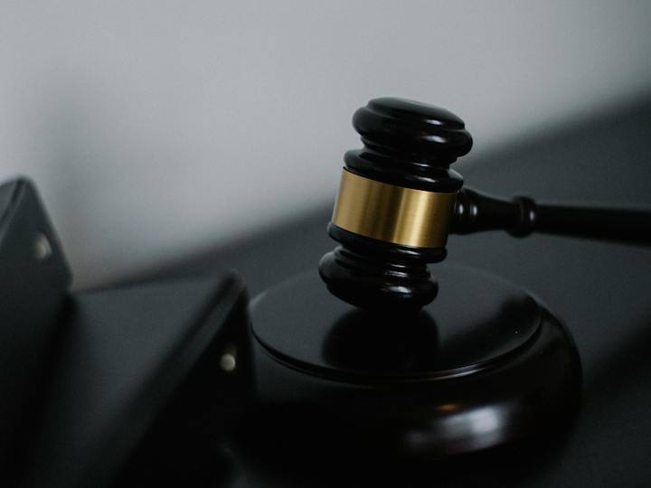 teachers who pursued higher study without permission were demoted from their positions बिना इजाजत हायर एजुकेशन हासिल करने पर हुआ था डिमोशन, हाई कोर्ट ने तीन शिक्षकों को दी बड़ी राहत