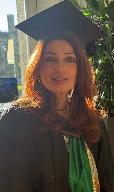 ਟਵਿੰਕਲ ਖੰਨਾ ਨੇ 50 ਦੀ ਉਮਰ 'ਚ ਕੀਤੀ Graduation