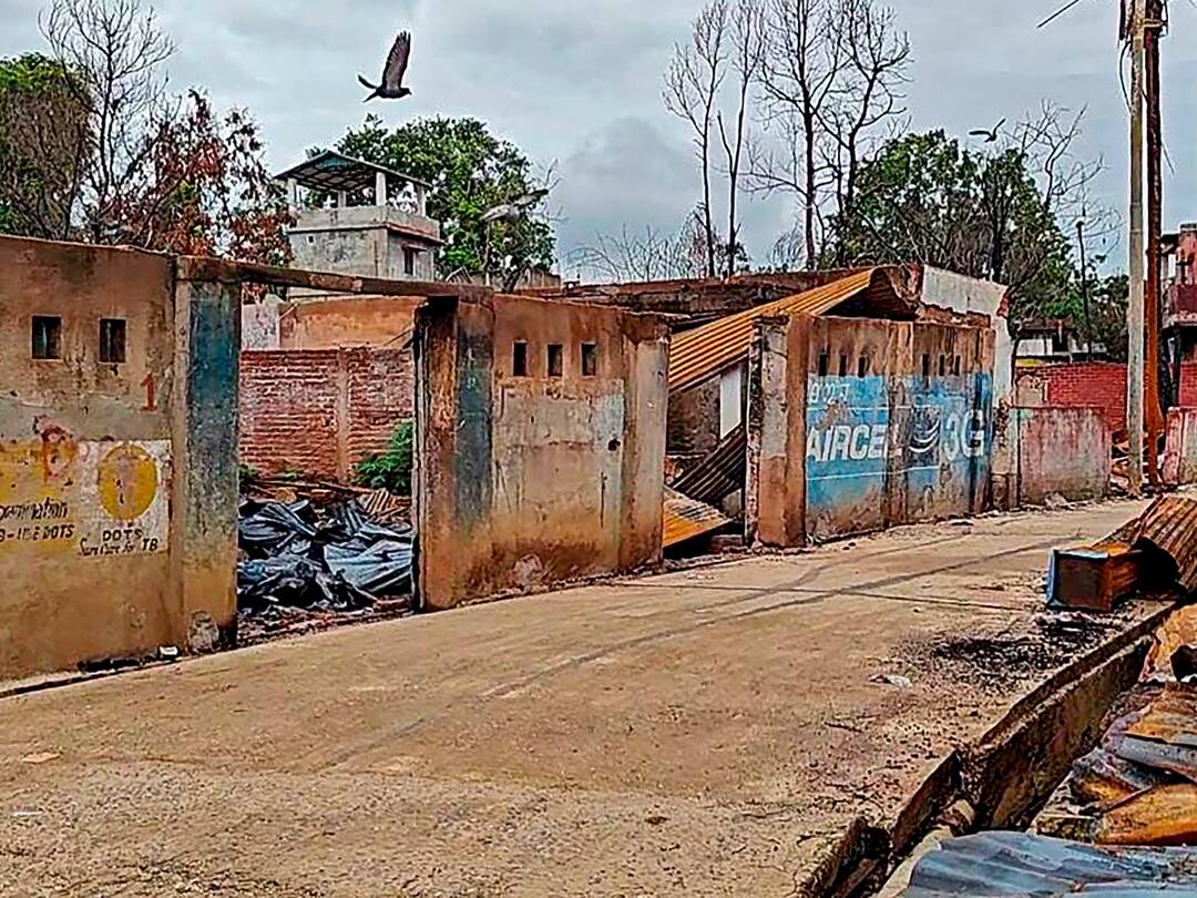 Manipur: Two Commandos Killed After Fresh Violence Erupts In Moreh Manipur Two Commandos Killed After Fresh Violence Erupts In Moreh Manipur: Two Commandos Killed After Fresh Violence Erupts In Moreh