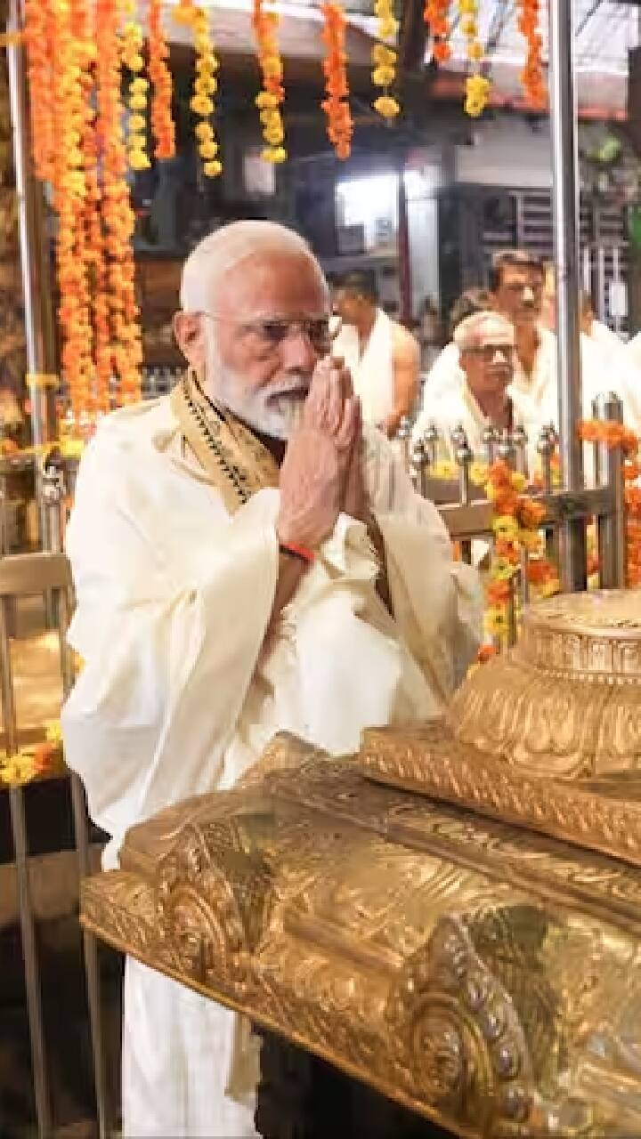PM Modi ने Ramaswamy Mandir में की पूजा-अर्चना | #abpnewsshorts