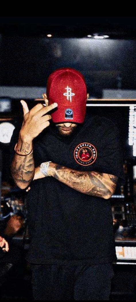 ਪੰਜਾਬੀ ਸਿੰਗਰ ਕਰਨ ਔਜਲਾ 18 ਜਨਵਰੀ ਨੂੰ ਆਪਣਾ 27ਵਾਂ ਜਨਮਦਿਨ ਮਨਾਉਣ ਜਾ ਰਿਹਾ ਹੈ। ਉਸ ਦੇ ਜਨਮਦਿਨ 'ਤੇ ਤੁਹਾਨੂੰ ਦੱਸਦੇ ਹਾਂ ਉਸ ਦੇ ਲਗਜ਼ਰੀ ਲਾਈਫਸਟਾਈਲ ਬਾਰੇ