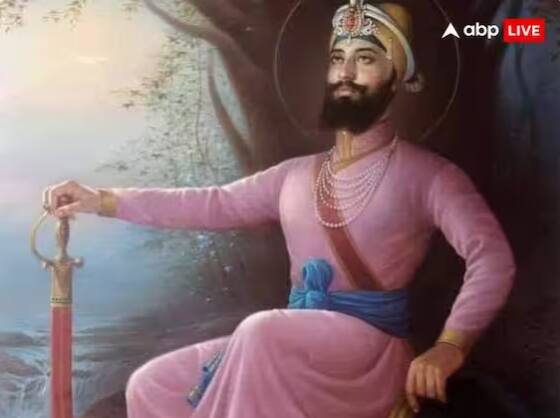 ਸਿੱਖਾਂ ਦੇ ਦਸਵੇਂ ਗੁਰੂ ਸ੍ਰੀ ਗੁਰੂ ਗੋਬਿੰਦ ਸਿੰਘ ਜੀ ਨੇ ਖਾਲਸਾ ਪੰਥ ਦੀ ਨੀਂਹ ਰੱਖੀ। ਗੁਰੂ ਗੋਬਿੰਦ ਸਿੰਘ ਜੀ ਦਾ ਜਨਮ 22 ਦਸੰਬਰ 1666 ਨੂੰ ਪਟਨਾ, ਬਿਹਾਰ ਵਿੱਚ ਹੋਇਆ ਸੀ। ਗੁਰੂ ਗੋਬਿੰਦ ਸਿੰਘ ਜੀ ਸਿੱਖਾਂ ਦੇ ਨੌਵੇਂ ਗੁਰੂ, ਗੁਰੂ ਜੇਗ ਬਹਾਦਰ ਜੀ ਦੇ ਪੁੱਤਰ ਸਨ। ਗੁਰੂ ਗੋਬਿੰਦ ਸਿੰਘ ਜੀ ਸਿਰਫ 9 ਸਾਲ ਦੀ ਉਮਰ ਵਿੱਚ ਗੁਰੂ ਚੁਣੇ ਗਏ ਸਨ।