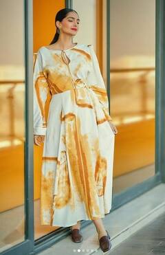 Sonam Kapoor: ਸੋਨਮ ਕਪੂਰ ਨੇ ਟ੍ਰੈਂਡੀ ਮਿਡੀ ਡਰੈੱਸ ਵਿੱਚ ਲਾਇਆ ਗਲੈਮਰ ਦਾ ਤੜਕਾ, ਵੇਖੋ ਸ਼ਾਨਦਾਰ ਲੁੱਕ