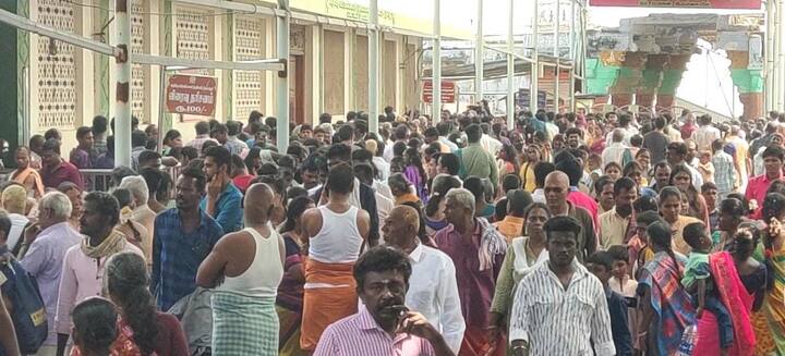 அதேபோல், நேற்று அதிகாலை 3:00 மணிக்கு கோயில் நடை திறக்கப்பட்டு, 3.30 மணிக்கு விஸ்வரூப தீபாராதனையும், அதிகாலை 5 மணிக்கு உதயமார்த்தாண்ட அபிஷேகம், தீபாராதனையும் நடந்தது. காலை 10.30 மணிக்கு உச்சிகால அபிஷேகம், உச்சிகால தீபாராதனையும் நடந்தது.