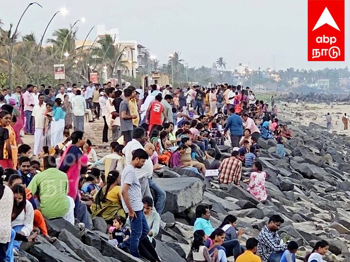 புதுச்சேரி கடற்கரையில் குவிந்த சுற்றுலா பயணிகள்
