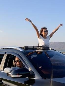 10 लाख तक का बजट और इनमें से एक सनरूफ कार आपकी