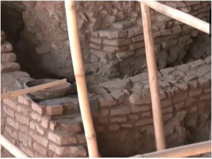 एएसआई के पुरातत्व विज्ञानी अभिजीत अंबेकर ने बताया कि गहरी खुदाई से सात सांस्कृतिक काल मौर्य, इंडो-ग्रीक, शक-क्षत्रप, हिंदू-सोलंकी, सल्तनत-मुगल (इस्लामिक) से गायकवाड-ब्रिटिश औपनिवेशिक शासन की मौजूदगी पता चला है.