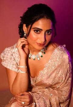 Aishwarya Sharma: ਐਸ਼ਵਰਿਆ ਸ਼ਰਮਾ ਨੇ ਸਾੜ੍ਹੀ ਪਾ ਕੇ ਜਿੱਤਿਆ ਨੀਲ ਭੱਟ ਦਾ ਦਿਲ, ਪਤੀ ਵੀ ਹੋ ਗਿਆ ਖੂਬਸੂਰਤੀ ਦਾ ਕਾਇਲ