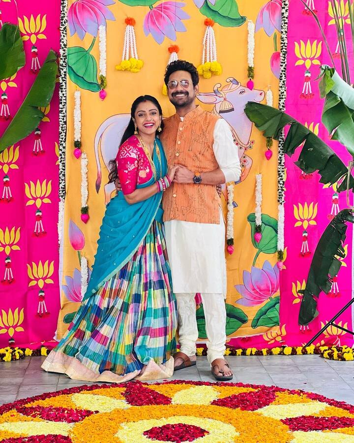 బిగ్​బాస్ సమయంలో వీరిద్దరికీ మంచి ఫేమ్ వచ్చింది. వితికా కాస్త నెగిటివిటీని మూటకట్టుకోగా.. వరుణ్​కి ప్రజల్లో బాగా సానుభూతి పెరిగిపోయింది. ఈ జంట బయటకు వచ్చిన తర్వాత ఒకరు సినిమాల్లో.. మరొకరు యూట్యూబ్​లో తమ సత్తా చూపించారు.(Image Source : Instagram/vithikasheru)