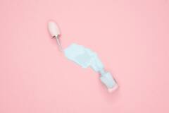 Choosing nail polish : अशी निवडा, तुमच्या रंगासाठी परफेक्ट नेलपॉलिश!